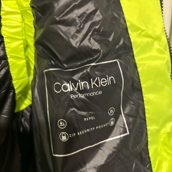 Calvin Klein Petformance Neon Yellow Women’s
Puffer Vest with a Hood
Size L - Picture 9 of 9